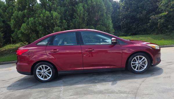 2016 Ford Focus SE 4dr Hatchback Manual — photo 4