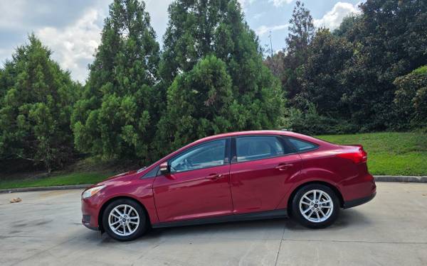2016 Ford Focus SE 4dr Hatchback Manual — photo 2