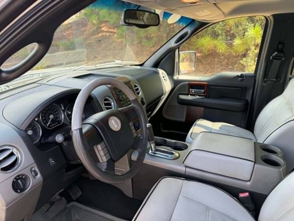 2006 Ford F 150 XL 4x2 Regular Cab Styleside 8 ft. box 145 in. WB Manual — photo 12