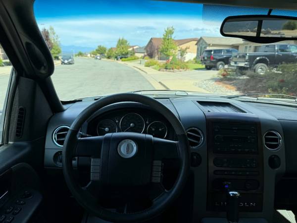 2006 Ford F 150 XL 4x2 Regular Cab Styleside 8 ft. box 145 in. WB Manual — photo 10