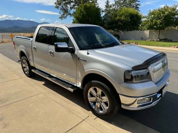 2006 Ford F 150 XL 4x2 Regular Cab Styleside 8 ft. box 145 in. WB Manual — photo 3