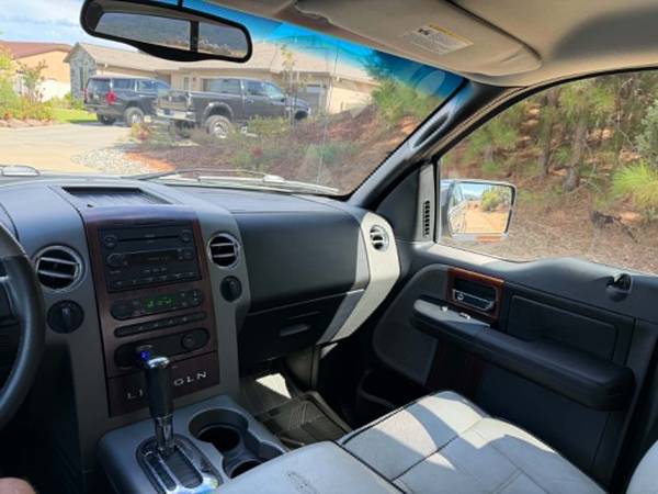 2006 Ford F 150 XL 4x2 Regular Cab Styleside 8 ft. box 145 in. WB Manual — photo 11