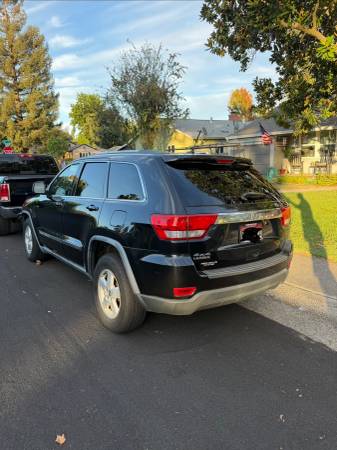 2011 Jeep Grand Cherokee Laredo 4dr 4x2 Automatic — photo 4