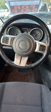 2011 Jeep Grand Cherokee Laredo 4dr 4x2 Automatic — photo 6