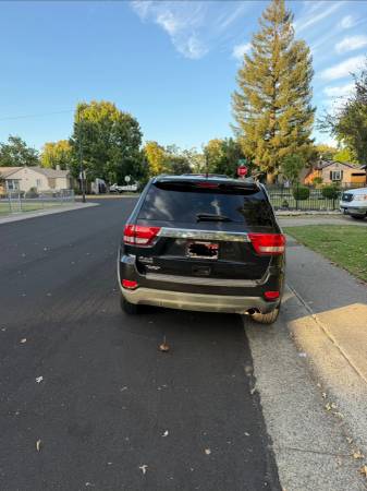 2011 Jeep Grand Cherokee Laredo 4dr 4x2 Automatic — photo 3