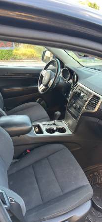 2011 Jeep Grand Cherokee Laredo 4dr 4x2 Automatic — photo 8