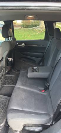 2011 Jeep Grand Cherokee Laredo 4dr 4x2 Automatic — photo 5