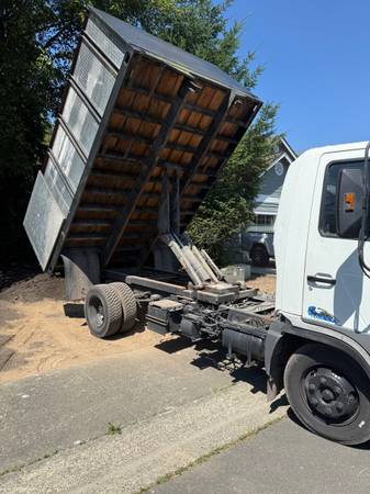 2003 Nissan Hino Dump — photo 2