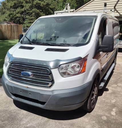 2017 Ford T250 Van — photo 1