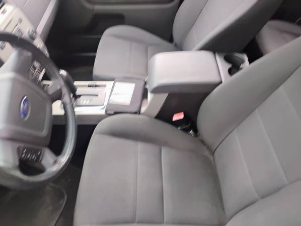 2011 Ford Escape XLT 4dr Front-wheel Drive Automatic — photo 8