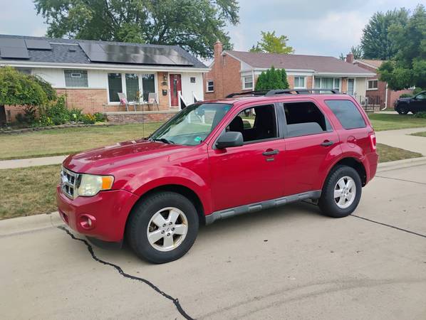 2011 Ford Escape XLT 4dr Front-wheel Drive Automatic — photo 1