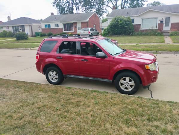 2011 Ford Escape XLT 4dr Front-wheel Drive Automatic — photo 4
