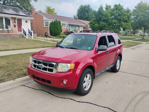 2011 Ford Escape XLT 4dr Front-wheel Drive Automatic — photo 2