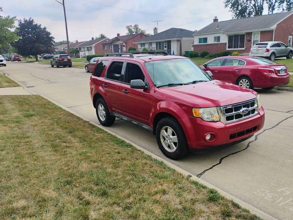 2011 Ford Escape XLT 4dr Front-wheel Drive Automatic — photo 3