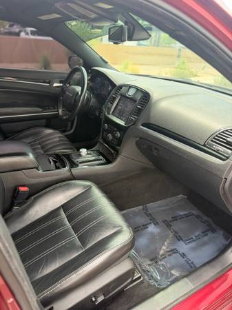 2019 Chrysler 300s — photo 7