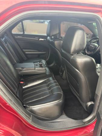 2019 Chrysler 300s — photo 8