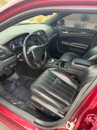 2019 Chrysler 300s — photo 5