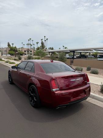 2019 Chrysler 300s — photo 4