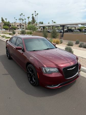 2019 Chrysler 300s — photo 1
