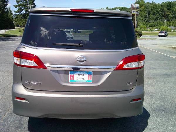 2016 Nissan Quest SV — photo 11
