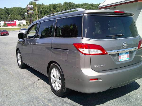 2016 Nissan Quest SV — photo 10