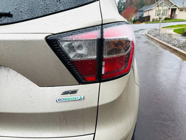 2017 Ford Escape SE 4dr Front-wheel Drive Automatic — photo 12