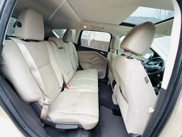 2017 Ford Escape SE 4dr Front-wheel Drive Automatic — photo 10
