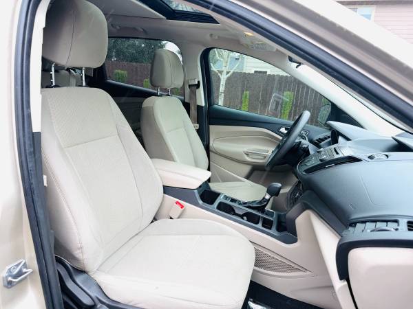 2017 Ford Escape SE 4dr Front-wheel Drive Automatic — photo 7
