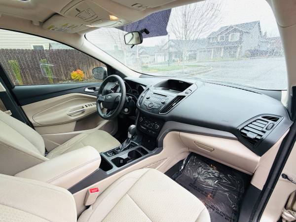 2017 Ford Escape SE 4dr Front-wheel Drive Automatic — photo 8