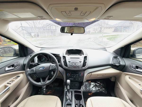 2017 Ford Escape SE 4dr Front-wheel Drive Automatic — photo 9