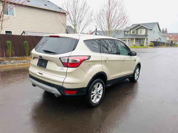 2017 Ford Escape SE 4dr Front-wheel Drive Automatic — photo 11