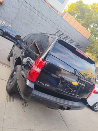 2011 Chevrolet Tahoe LS — photo 4