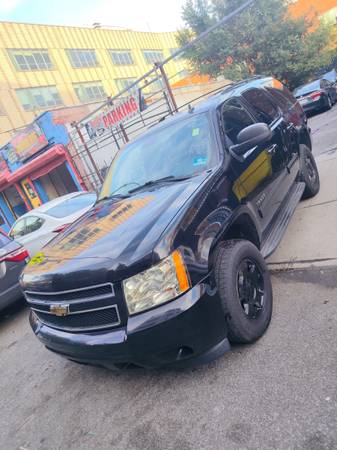 2011 Chevrolet Tahoe LS — photo 1
