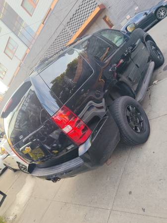 2011 Chevrolet Tahoe LS — photo 2