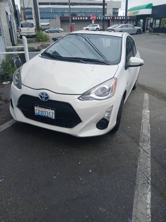 2015 Toyota Prius Two 5dr Hatchback CVT — photo 1