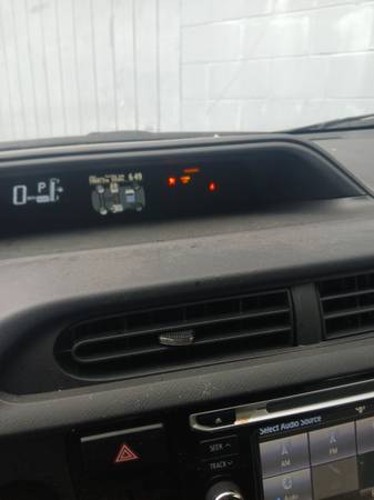 2015 Toyota Prius Two 5dr Hatchback CVT — photo 5