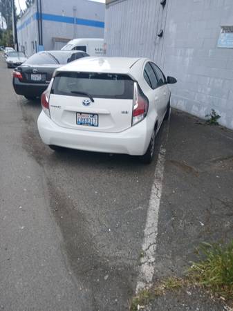 2015 Toyota Prius Two 5dr Hatchback CVT — photo 3