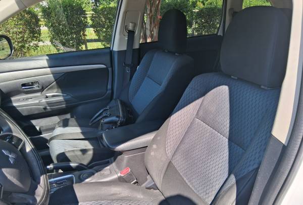 2015 Mitsubishi Outlander SE 4dr 4x4 CVT — photo 4