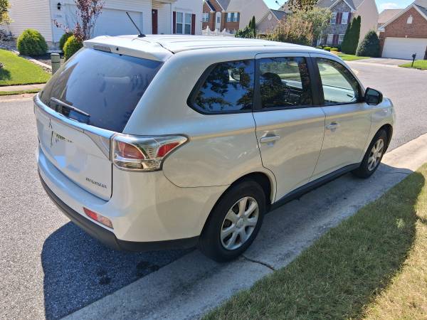 2015 Mitsubishi Outlander SE 4dr 4x4 CVT — photo 2