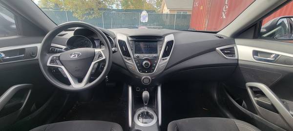 2016 Hyundai Veloster Base 3dr Hatchback Manual — photo 7