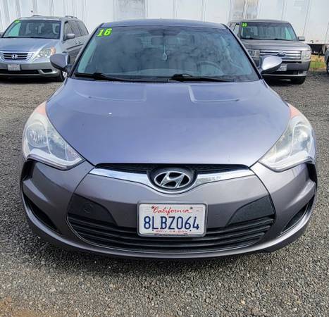 2016 Hyundai Veloster Base 3dr Hatchback Manual — photo 2