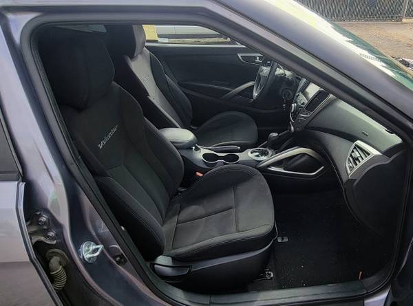 2016 Hyundai Veloster Base 3dr Hatchback Manual — photo 11