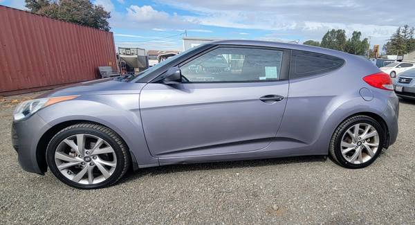 2016 Hyundai Veloster Base 3dr Hatchback Manual — photo 1