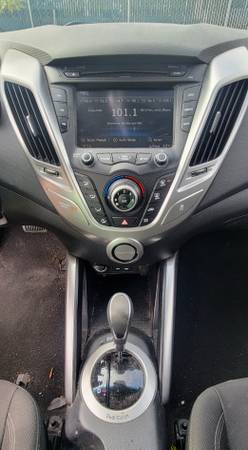 2016 Hyundai Veloster Base 3dr Hatchback Manual — photo 8