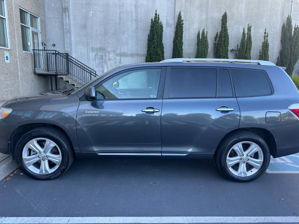 2010 Toyota Highlander Base — photo 2