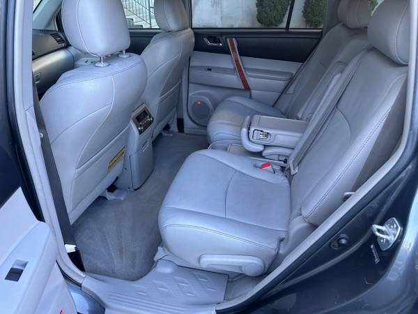 2010 Toyota Highlander Base — photo 11