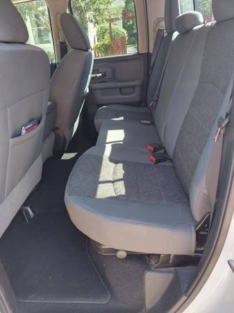 2015 RAM 1500 Express 4x4 Quad Cab 140 in. WB Automatic — photo 7