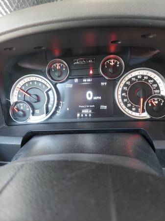 2015 RAM 1500 Express 4x4 Quad Cab 140 in. WB Automatic — photo 11