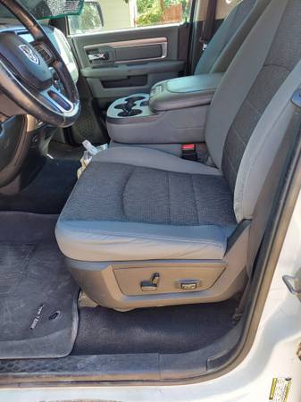2015 RAM 1500 Express 4x4 Quad Cab 140 in. WB Automatic — photo 8