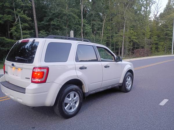 2009 Ford Escape XLT 4dr 4x4 Automatic — photo 4